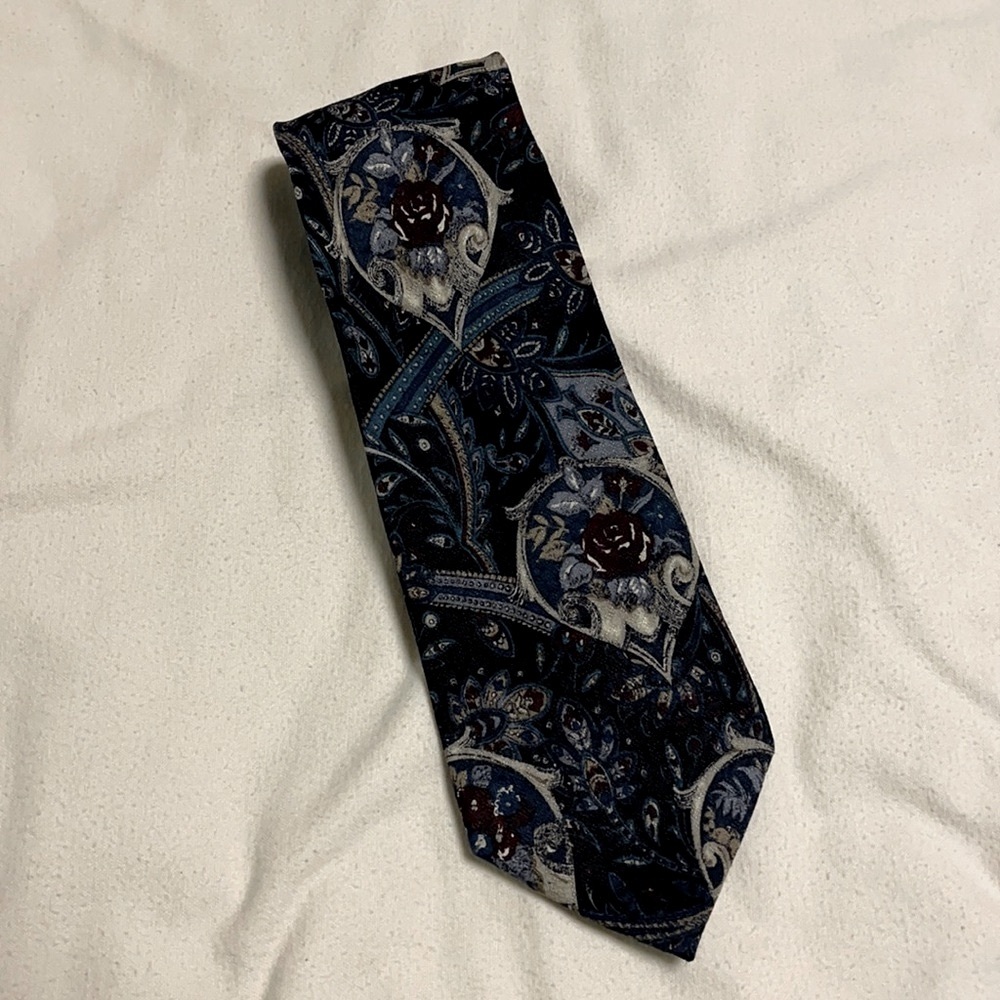 Royal Collection 100% silk tie